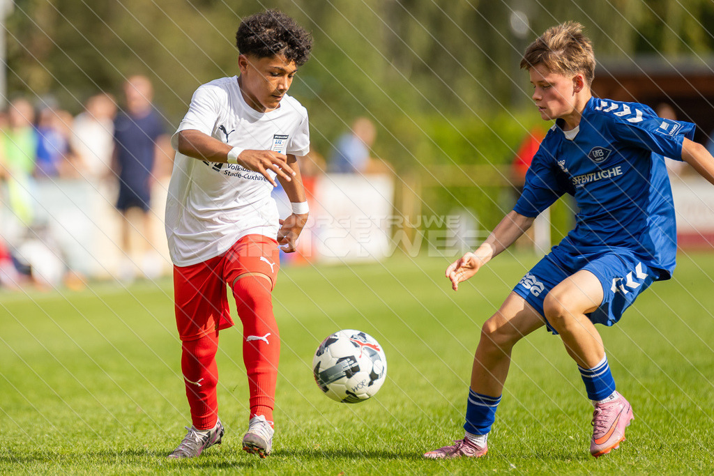 20250920_Picselweb-Fotografie_1R3_1298 | JFV D/A &amp; Stade - VfB Oldenburg0:1 VfB no70:2 VfB no70:3 VfB JFV Eigentor0:4 VfB no70:5 VfB no71:5 JFV no3 Jaric Jimenez-Voss2:5 JFV no9 Janko Sylvester3:5 JFV no16 Damian Elias Mihro Burekovic - Realisiert mit Pictrs.com