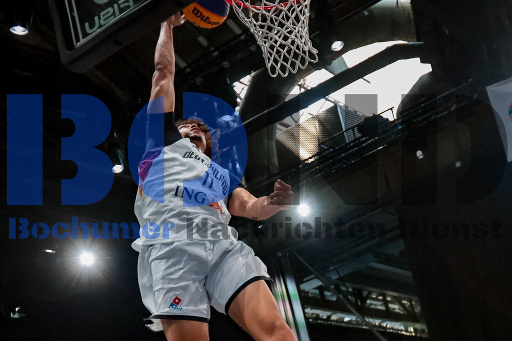 SES_TTG3X320250718-2116 | bond - Realisiert mit Pictrs.com