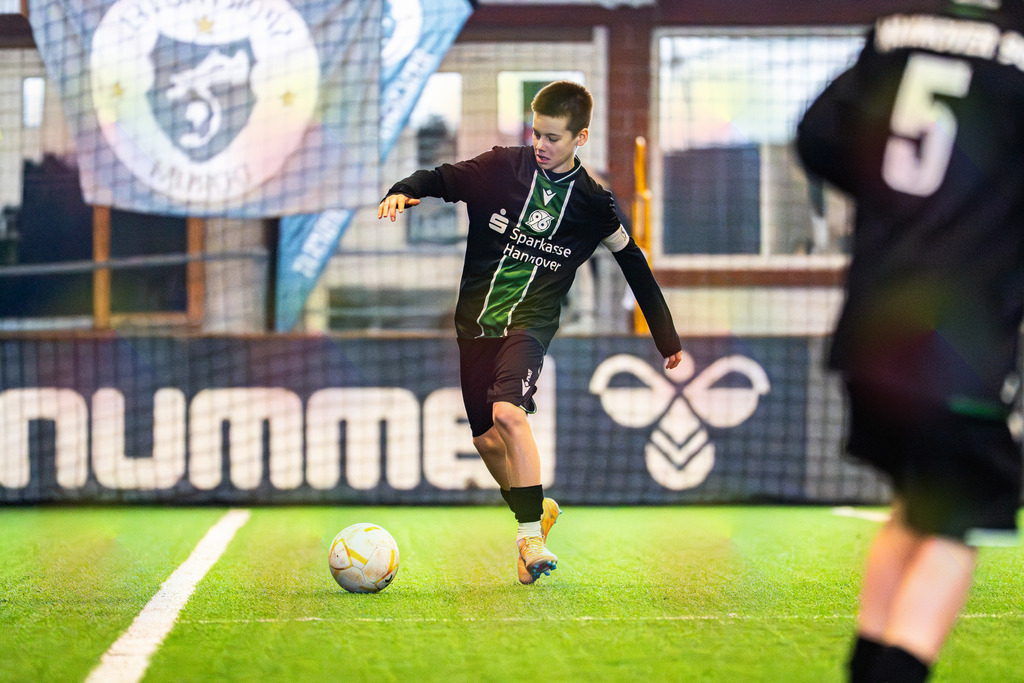 _BLR8981 | Professionelle Fußball- und Sportfotografie. Spielbilder online ansehen und kaufen – Einzelbilder oder komplette Galerien in hoher Qualität. - Realisiert mit Pictrs.com