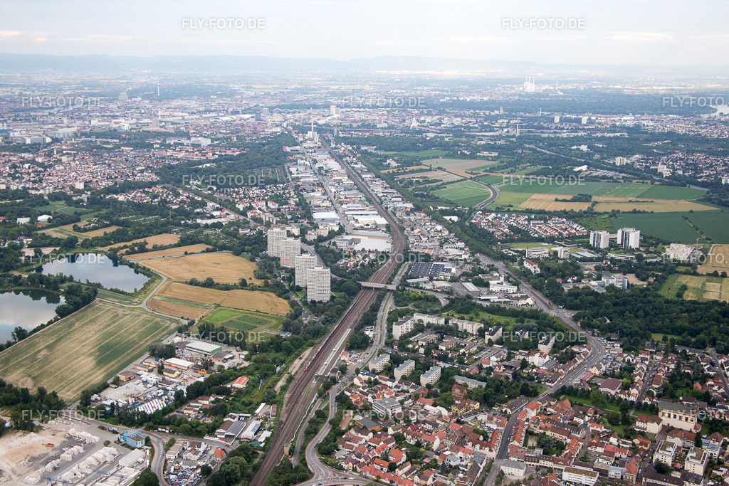 Industriestraße | Luftbild: Industriestraße im Ortsteil Friesenheim in Ludwigshafen im Bundesland Rheinland-Pfalz in Deutschland. Foto: IMG_091036.jpg vom 04.07.2016 durch Werner Riehm/FLY-FOTO.de - Realisiert mit Pictrs.com