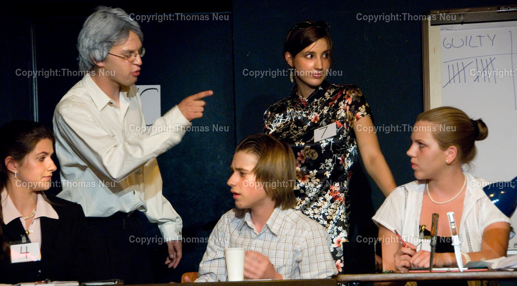 Bensheim_AKG _Englische Theater AG (2) |   1406AKG THeater "THe Jurors" Bild: neu