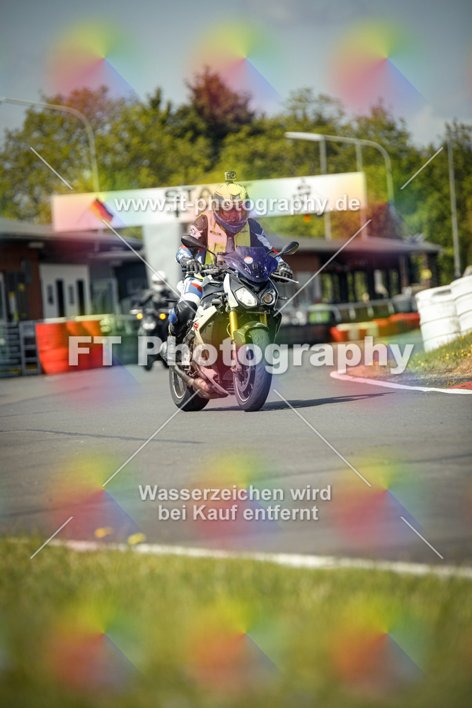 OBK_Mai_Martina_Markus-10763 | Hier findet Ihr Bilder von Touristenfahrten auf der Nürburgring Nordschleife oder von anderen Veranstaltungen die ich besucht habe. Viel Spass beim Durch Schauen 