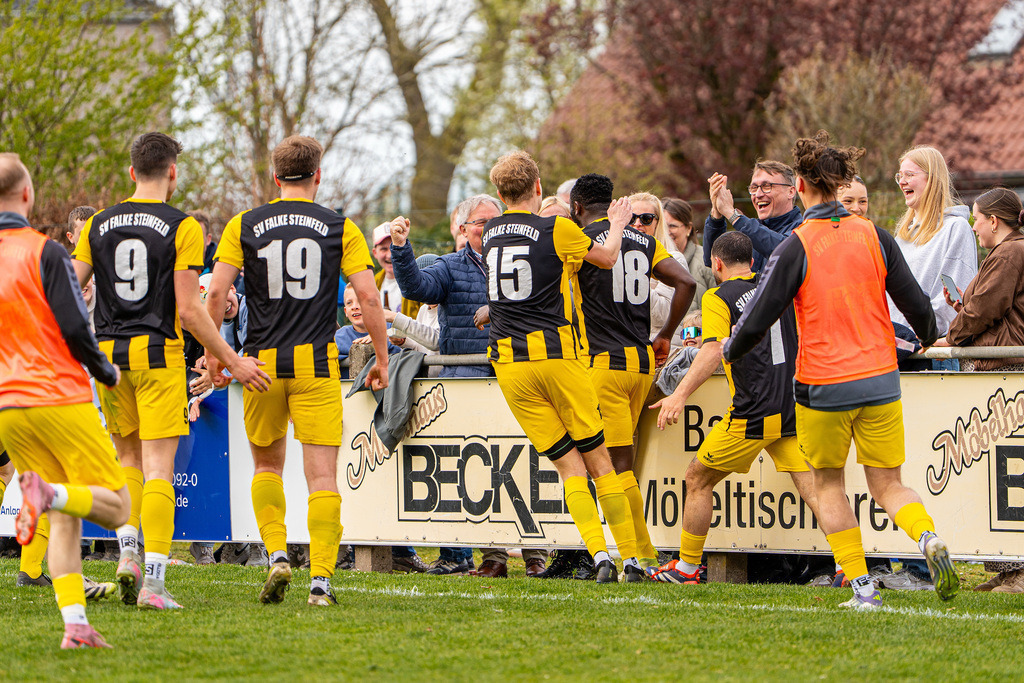 Fußball I Herren I Saison 2025-2026 I Kreisliga VEC I 22. Spieltag I SC SW Bakum - SV Falke Steinfeld I 24069 | jns.sportfotos - Realisiert mit Pictrs.com