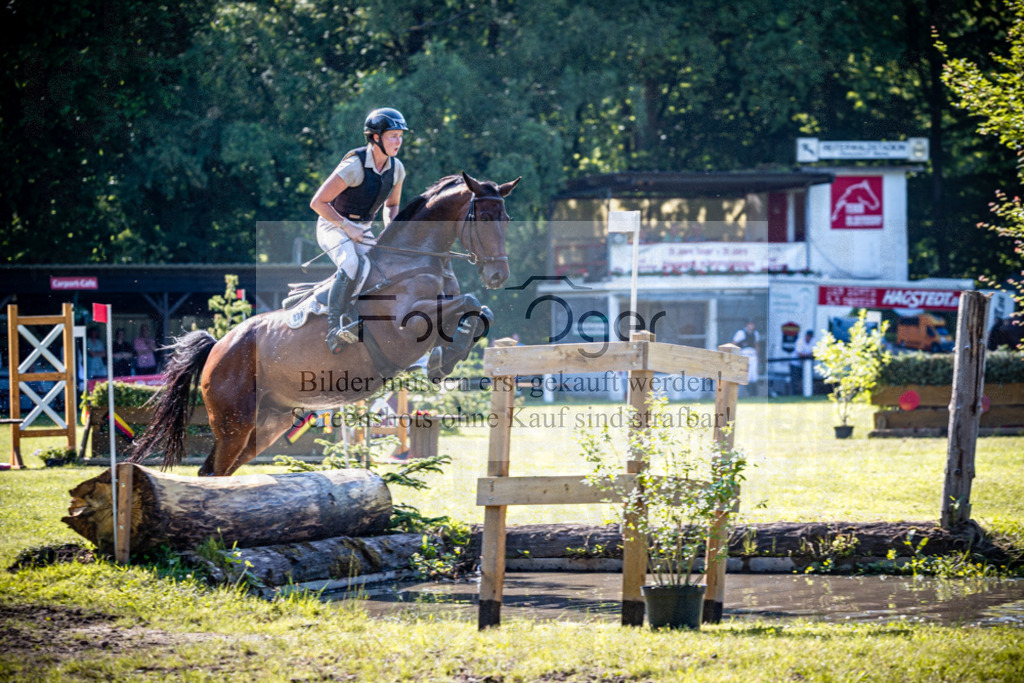 2026-05 - Melle Oldendorf-3-0009 | Entdecke hochwertige Reitturnierfotos von Foto Oger. Professionell, emotional und authentisch – jetzt Lieblingsmomente im Shop bestellen.Deutschlandweite Turnierfotografie. - Realisiert mit Pictrs.com