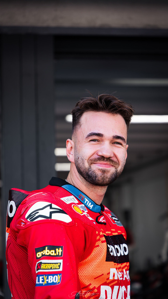 Ducati Trackday Hockenheimring 2026 | Entdecken Sie die faszinierende Welt von Alexander Tschuncky Arts: Kreative Fotografie, atemberaubende Automobilkunst und hochwertiger Bilderdruck. Lassen Sie sich inspirieren! - Realisiert mit Pictrs.com