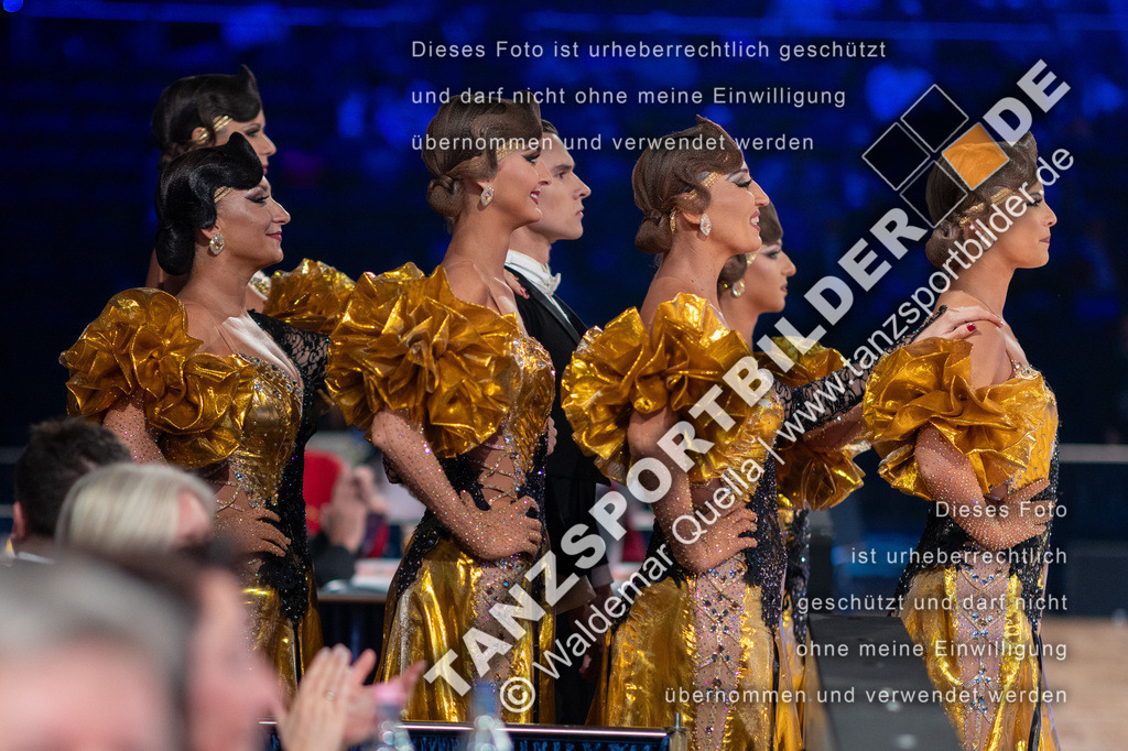 20251206-02565 | Hier finden Sie Tanz Bilder vom Latein und Standard Formationen tanzen. Sportbilder vom Tanzsport. Schöne Fotos und von Weltmeisterschaft, Europameisterschaft, Bundesliga, Regionalliga, Oberliga und Landesliga sowie von GOC Stuttgart, DanceComp, WM Bremen