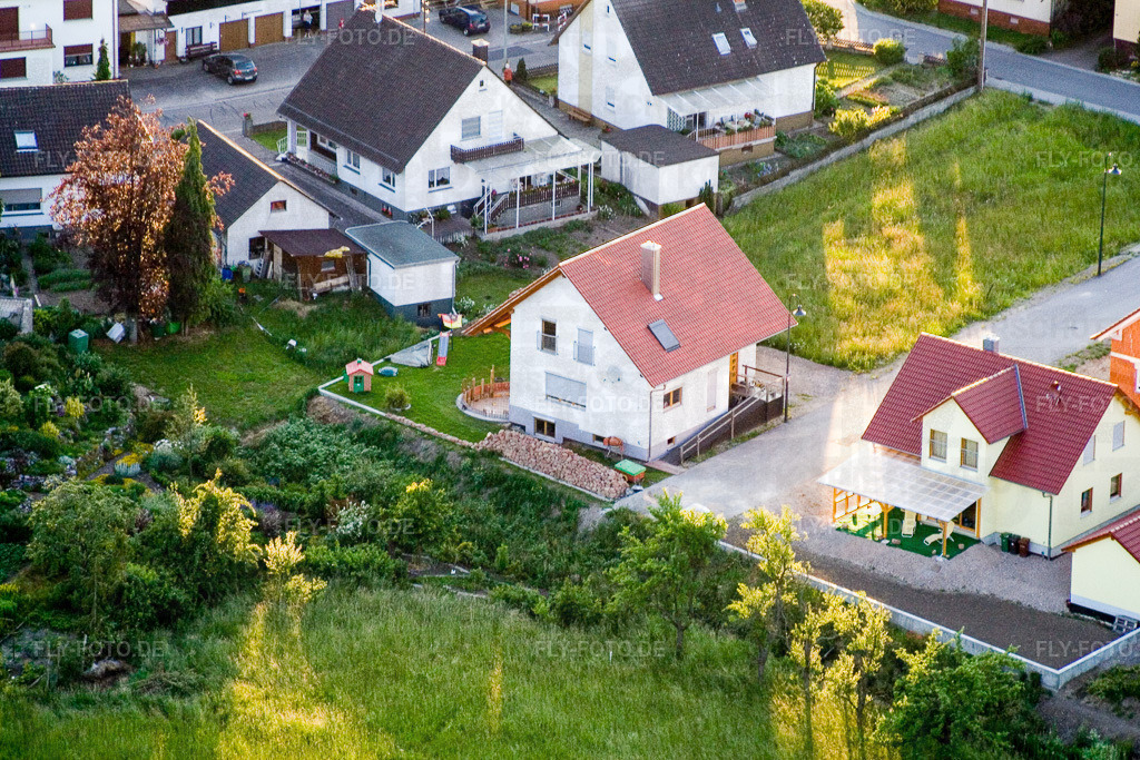 Am Schmiedbrunnen | Luftbild: Am Schmiedbrunnen im Ortsteil Büchelberg in Wörth im Bundesland Rheinland-Pfalz in Deutschland. Foto: IMG_2565.jpg vom 08.06.2006 durch Werner Riehm/FLY-FOTO.de - Realisiert mit Pictrs.com
