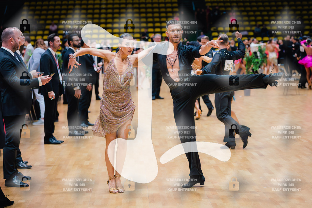 Hessen Tanzt WDSF Open Senior I Latin 9th (210) Dominik Häring _ Isabella Rögner (Gelb-Schwarz-Casino München)-2025-05-17-1899 | Webshop for digital downloads and prints of dance sport, event & show photographer Julian Link - Realisiert mit Pictrs.com