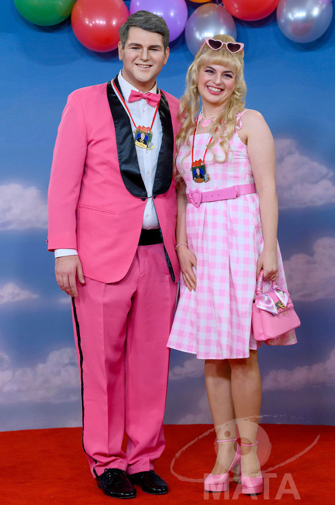 _DWA1793 | Politikerin Katharina Schulze (Grüne) mit ihrem Stellvertreter Johannes Becher (links) bei der TV-Sendung Fastnacht in Franken 2024. Veitshöchheim, 02.02.2024 Bayern Deutschland - Realisiert mit Pictrs.com