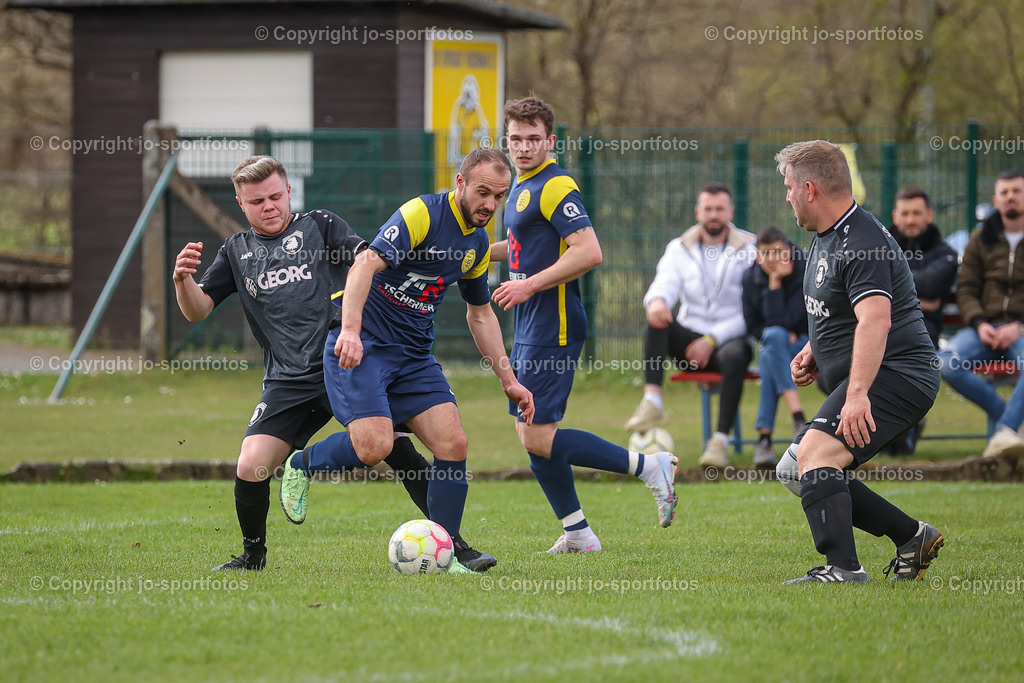 BQ3I3382 | 23.04.2023; Kreisliga C Dillenburg; Rasenplatz Hirzenhain; SSV Hirzenhain - SSG Breitscheid II; Ergebnis: 5:0 (3:0)