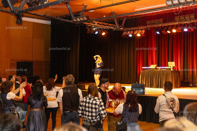 Schlager trifft Tracht | Bildershop von pixelworld.at - Realisiert mit Pictrs.com