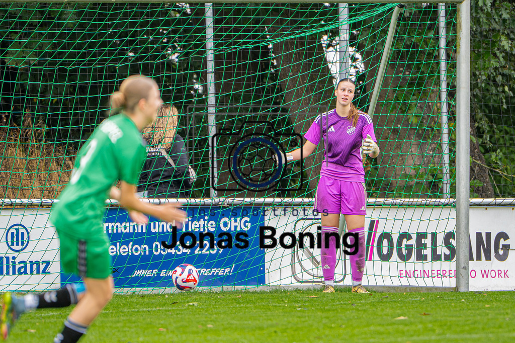 Fußball I Frauen I Saison 2026-2027 I Oberliga Niedersachsen I 2. Spieltag I DSJ SV Bunnen - TuS Büppel I 1675 | jns.sportfotos - Realisiert mit Pictrs.com