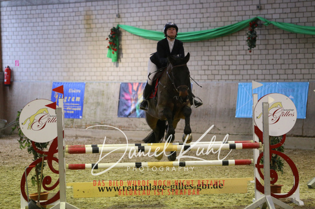 IMG_0786 | Deine Turnierfotos vom Reitturnier online kaufen: Dressur, Springen & Siegerehrung. Professionelle Pferdefotografie aus dem Rheinland – als Download & Print.Alternative: Turnierfotograf für den Pferdesport: Finde deine Fotos von Dressur- und Springturnier