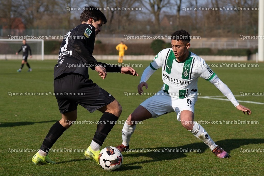 xYDR15032501076 | 15.03.2025, xydrx, Fußball, Borussia Mönchengladbach II (U23) - 1.FC Bocholt, Regionalliga West, Grenzlandstadion: Nicolas Hirschberger (1. FC Bocholt #13) im Zweikampf gegen Moustafa Moustafa (Borussia Moenchengladbach II #8)