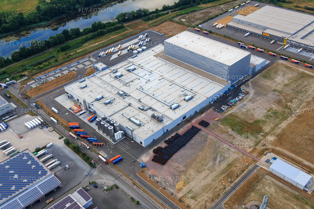 Luftbild: Pfälzer Erfrischungsgetränke GmbH in Wörth am Rhein im Bundesland Rheinland-Pfalz in Deutschland. Foto: IMG_083748.jpg vom 24.07.2015 durch Werner Riehm/FLY-FOTO.deMEG Gruppe - MEG Gruppe