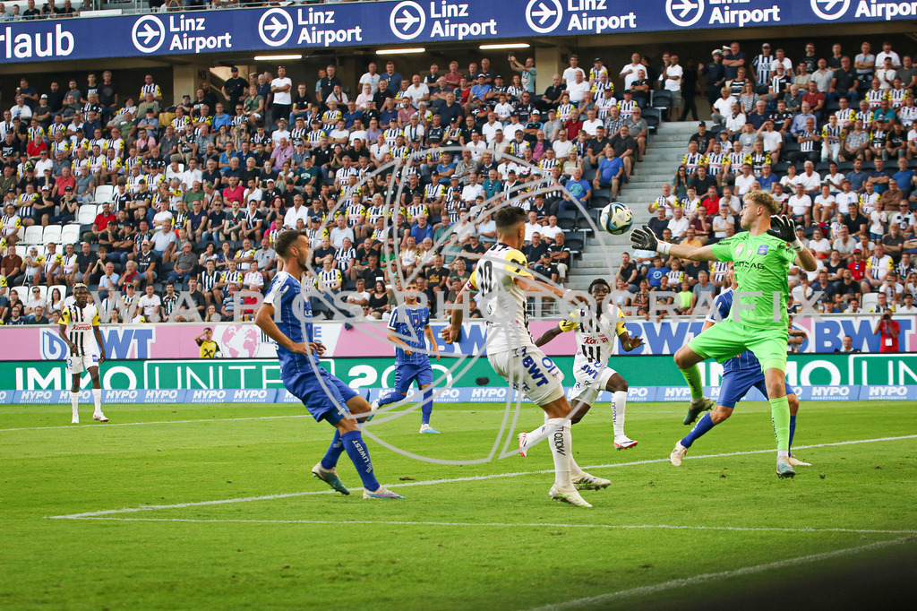 Linzer ASK vs SK Blau Weiß Linz | LINZ, AUSTRIA, 12.08.23 - SOCCER - ADMIRAL Bundesliga, Ground group, LASK Linz vs FC Blau-Weiß Linz, Image shows: Nicolas Schmid (FC BW Linz)
Photo: SMP/AW