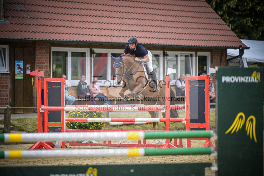 DOS_6667 | Entdecke hochwertige Reitturnierfotos von Foto Oger. Professionell, emotional und authentisch – jetzt Lieblingsmomente im Shop bestellen.Deutschlandweite Turnierfotografie. - Realisiert mit Pictrs.com
