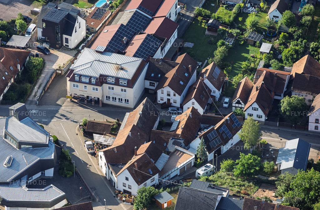 Luftbild: Landgasthof Zur Linde in Silz im Bundesland Rheinland-Pfalz in Deutschland. – Foto: IMG_158025.jpg vom 22.07.2026 durch Werner Riehm/FLY-FOTO.de – Auflösung des Originals: 5768 x 3780 px – Hotel Linde