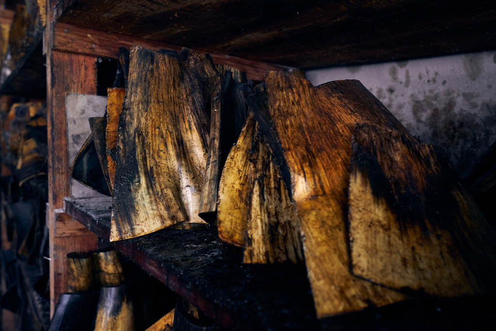 Hornmanufaktur, verschiedene bearbeitete Hornteile | Wien, Austria - August 09, 2022; Hornmanufaktur Thomas Petz; kleine Lagerhalle mit verschiedenen bearbeiteten Hornteilen. - Realisiert mit Pictrs.com