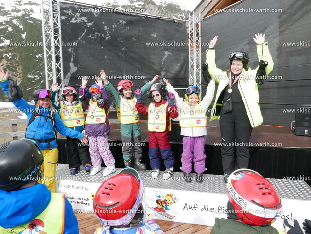 Gruppe Hanne | Photos von der Skischule Warth - Realisiert mit Pictrs.com