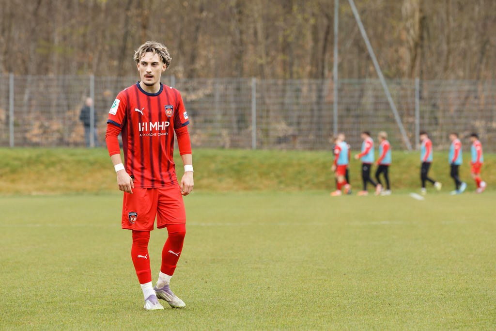 20260412-FCHS04_104 | 1.FC Heidenheim 1846 vs. FC Schalke 04, Fußball, U19, A-Junioren, NWL, U19-DFB-Nachwusliga, 2025/2026, 8. Spieltag, 12.04.2026 in Heidenheim, Walter-Birkhold-Jugendstadion (Foto: Michael Bulling) - Realisiert mit Pictrs.com