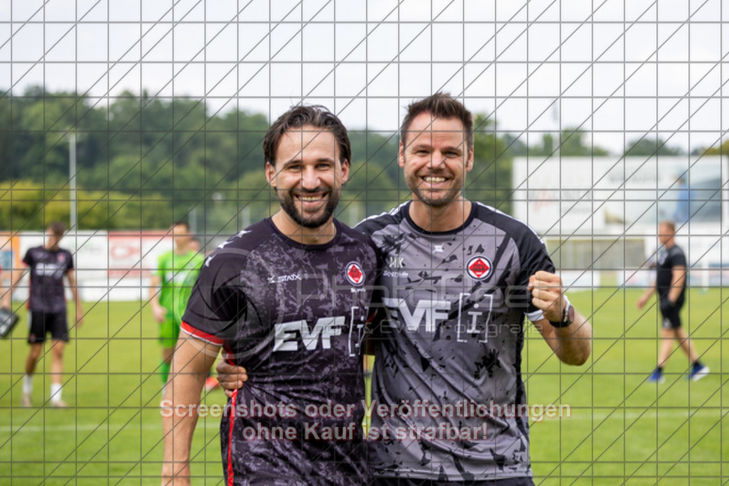 20250816_160540_1061 | #,1.Göppinger SV (rot) vs. FSV 08 Bietigheim-Bissingen (blau), Fußball, Oberliga BW, wfv, 03. Spieltag, Saison 2025/2026, Rasensportplatz Stadion SV Göppingen, Hohenstaufenstr. 116, 73033 Göppingen, 16.08.2025 - 14:00 Uhr,Foto: PhotoPeet-Sportfotografie/Peter Harich