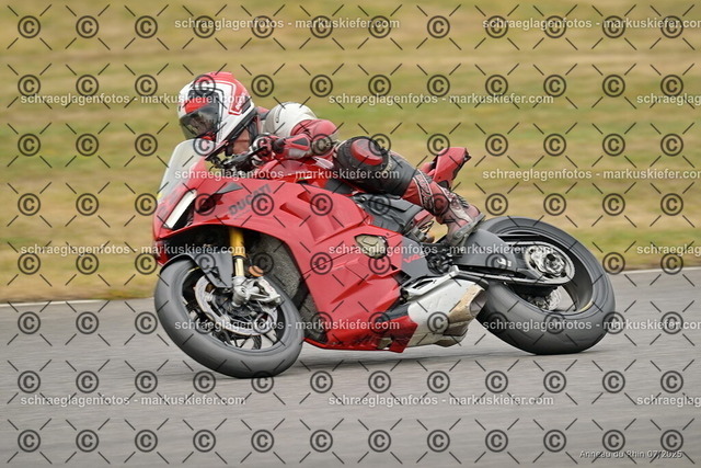 25bt05-1482 | markuskiefer.com - Realisiert mit Pictrs.com