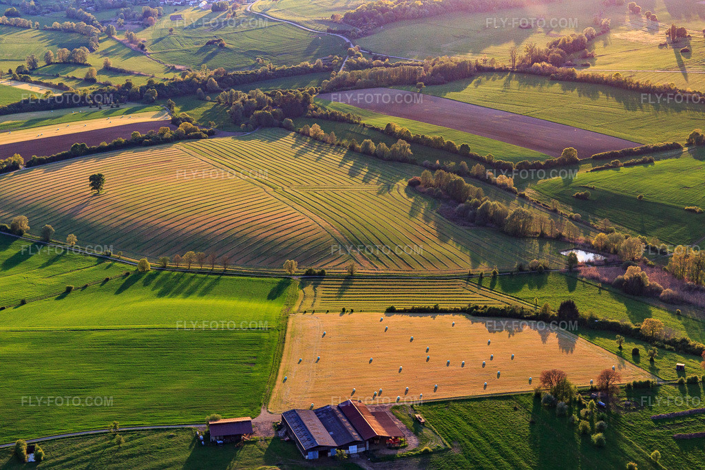 Aerial view: Mowed meadows with hay bales at a farmstead in Rexingen in the state Bas-Rhin, France.Photo: IMG_145865.jpg taken on 04/30/2025 by Werner Riehm/FLY-FOTO.comResolution of the original: 5472 x 3648 px