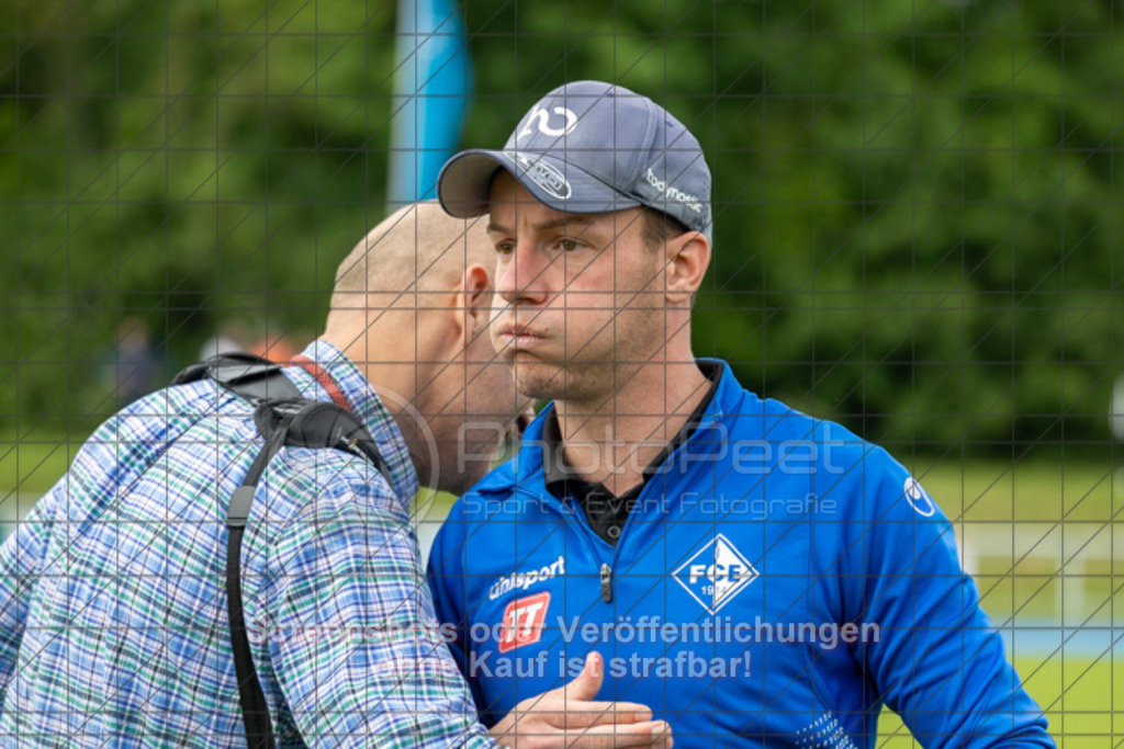 20250529_182528_0210 | #,  VfL Kirchheim (blau) vs. 1.FC Eislingen (weiß), Fußball, Bezirkspokal Finale - Bezirk Neckar/Fils, 2024/2025, Rasenplatz VfL Stadion Kirchheim, Jesinger Straße 105, 73230 Kirchheim, 29.05.2025 - 16:30 Uhr,Foto: PhotoPeet-Sportfotografie/Peter Harich