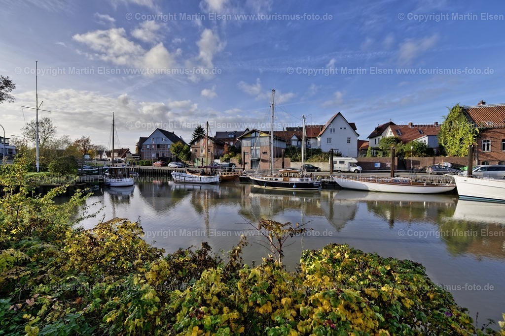 Freiburger Hafen_ELS_4785 | Freiburg an der Elbe - Aufnahmedatum: 25.10.2015, Aufnahmehöhe:  m, Koordinaten:  - , Bildgröße: 7360 x  4912 Pixel - Copyright 2015 by Martin Elsen, Kontakt: Tel.: +49 157 74581206, E-Mail: info@schoenes-foto.deSchlagwörter:Hafen,Schiffe, Foto - Realisiert mit Pictrs.com