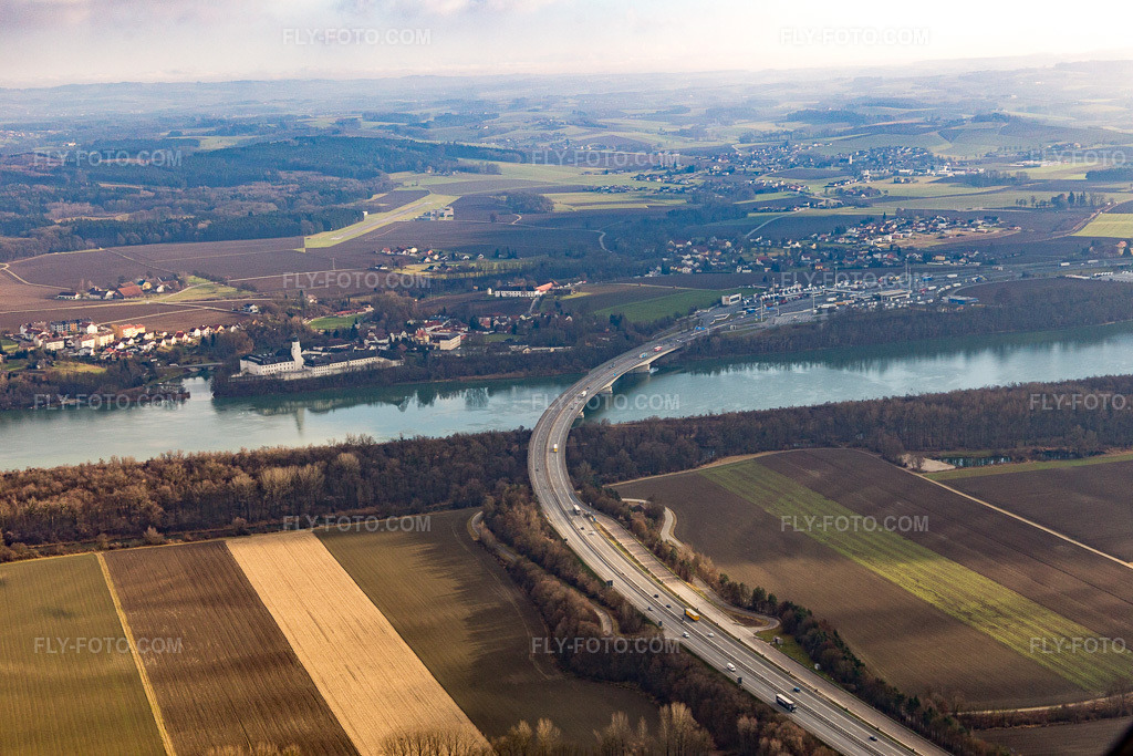 Aerial view: Prison Innautobahnbrücke in Suben in the state Upper Austria, Austria. – Photo: IMG_096060.jpg taken on 12/29/2016 by Werner Riehm/FLY-FOTO.com – Resolution of the original: 5472 x 3648 px