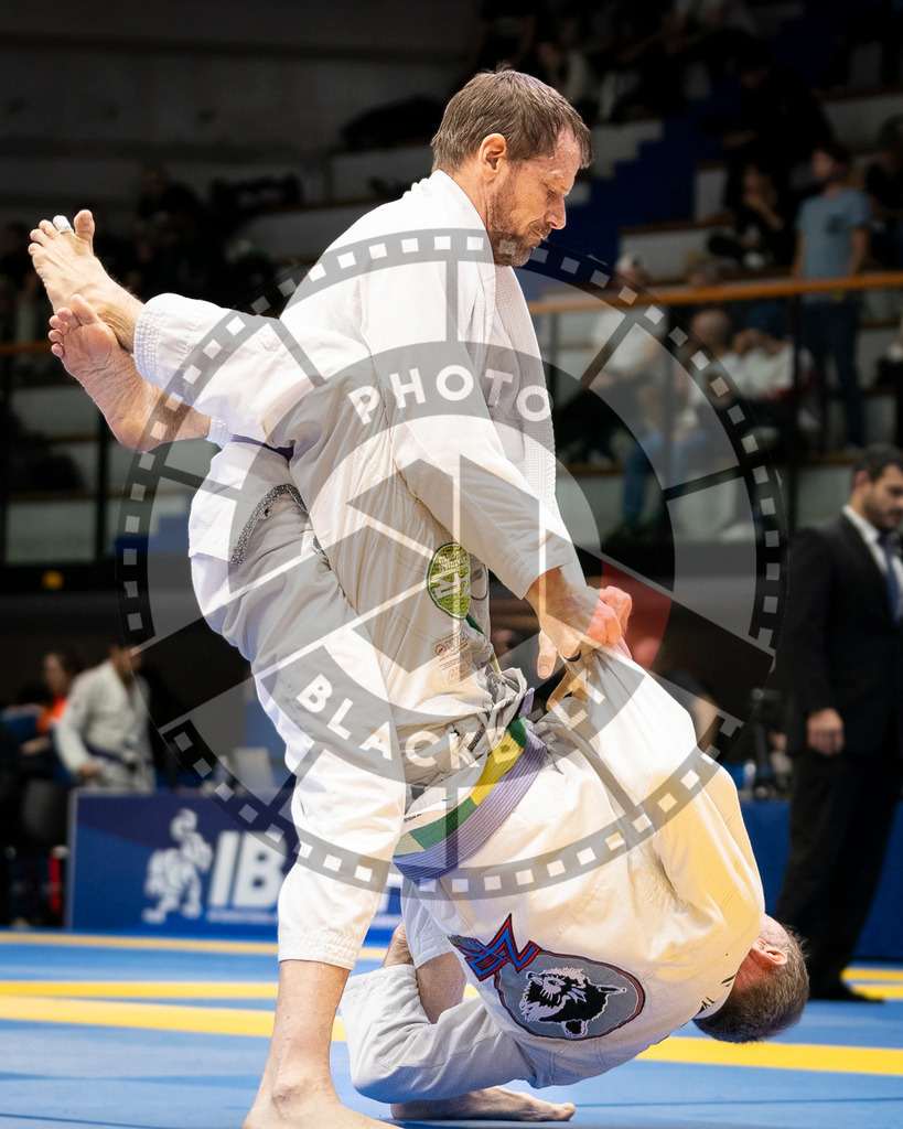 20240125PBB00886 | Fighters compete during the sixth day of the Brazilian Jiu-jitsu European Championship of the IBJJF in Paris, France, on January 25, 2024.