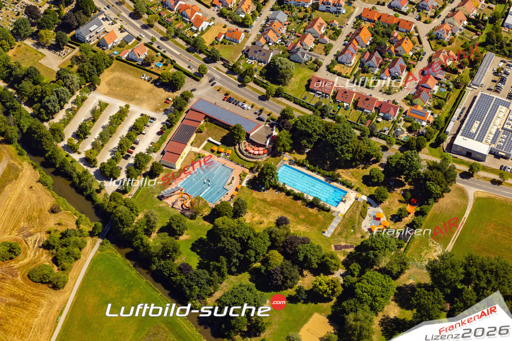 Das Luftbild der Stadt Krumbach wurde 2022 vom Flugzeug heraus erstellt (keine Drohnen-Aufnahmen) Aufnahmehöhe ca.450 Meter- hohe Bildauflösung und Druck-Qualität. Garantiert!