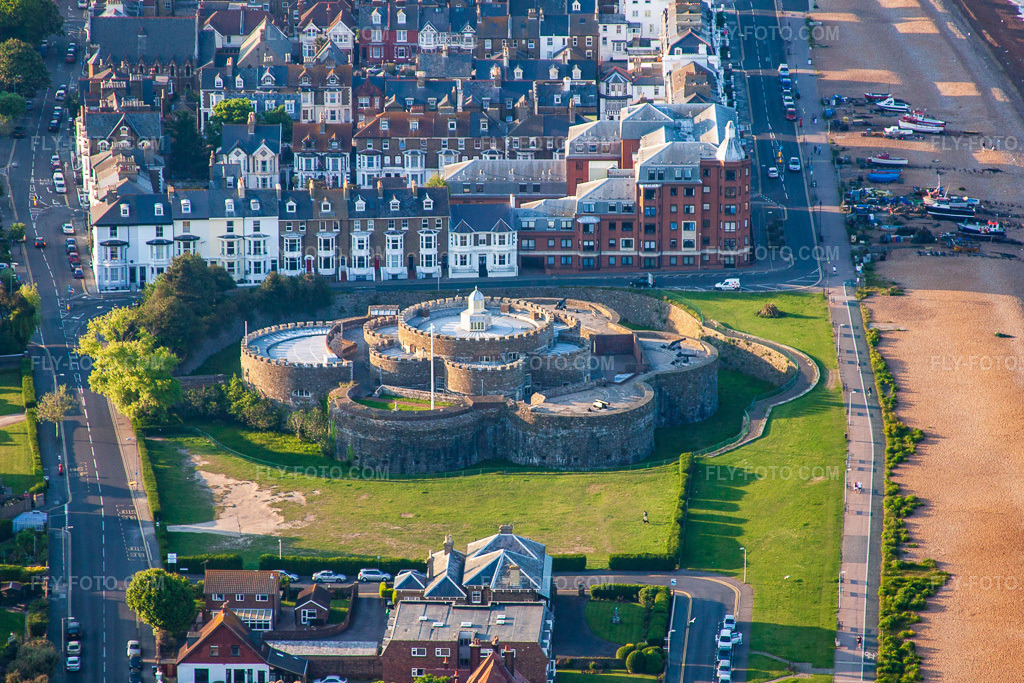 Aerial view: View of the town in Deal in the state England, Great Britain. – Photo: IMG_50832.jpg taken on 05/27/2012 by Werner Riehm/FLY-FOTO.com – Resolution of the original: 4638 x 3092 px