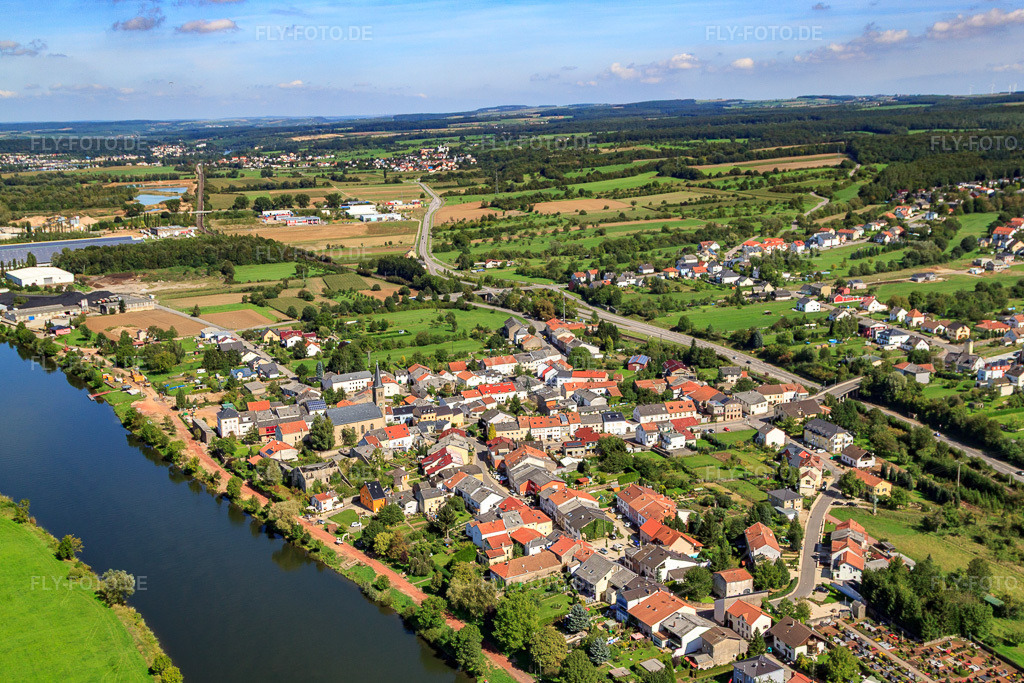 Luftbild: Ortsansicht im Ortsteil Besch in Perl im Bundesland Saarland in Deutschland. Foto: IMG_33739.jpg vom 11.09.2010 durch Werner Riehm/FLY-FOTO.de