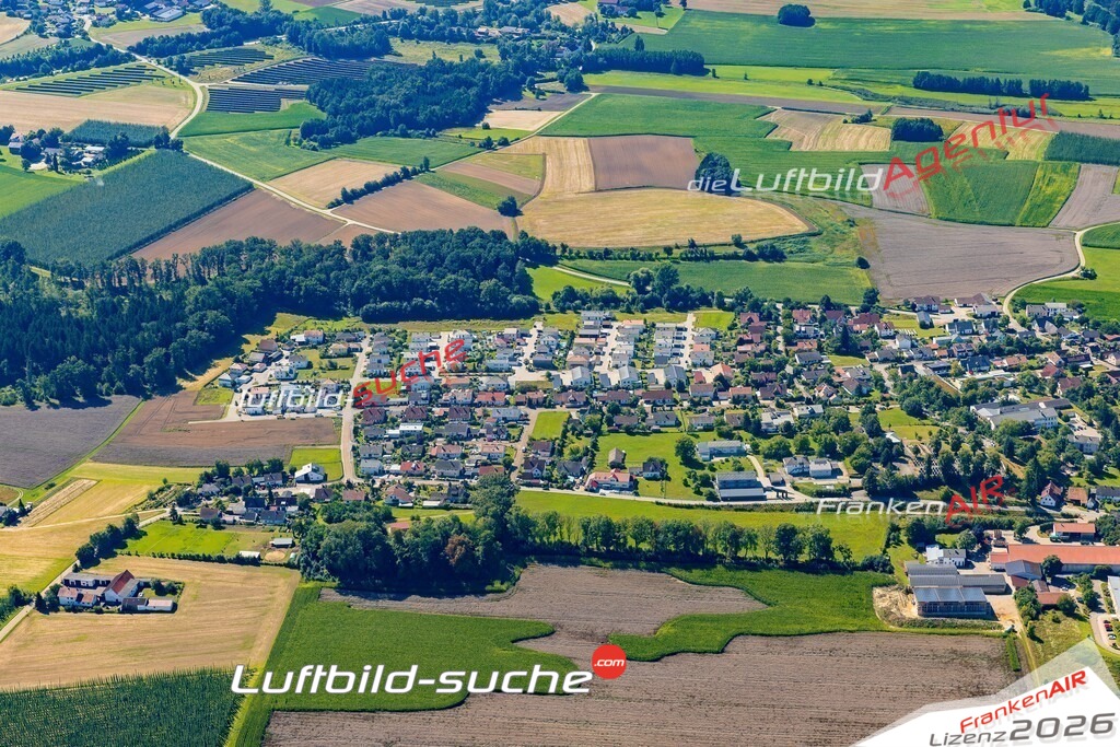 Schrägluftbild  Offenstetten  Abensberg - Das Luftbild wurde 2025 vom UL-Flugzeug heraus erstellt ( keine Drohne ) - Hochauflösende Luftaufnahme -Nicht vergleichbar mit Google Maps oder Satelittenbilder- Die Geschenkidee !Mit Lizenz und Bildrechte bestellbar