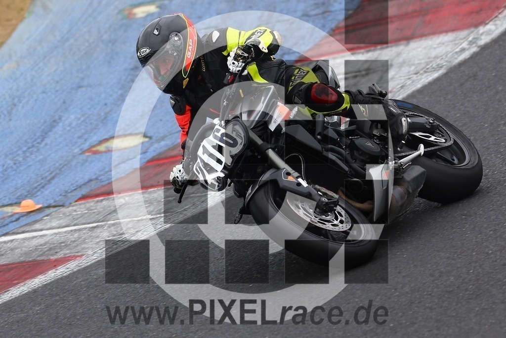 0216-20260331_02640 | Schöne Erinnerungen an spannende Momente - das festzuhalten ist unser Job. PIXELrace.de ist seit 2003 auf den Rennstrecken Europas unterwegs um die Action draußen beim Fahren und die wunderbare Stimmung imm Fahrerlager für euch einzufangen.