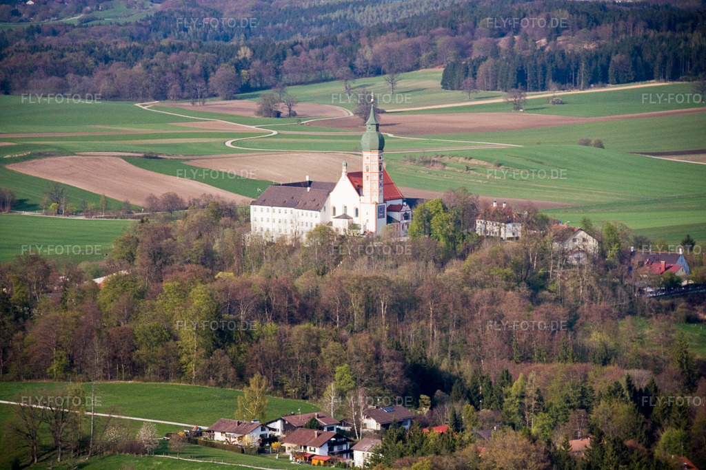 Luftbild: Gebäudekomplex des Klosters Andechs im Ortsteil Erling in Andechs im Bundesland Bayern in Deutschland. Foto: IMG_17887.jpg vom 15.04.2009 durch Werner Riehm/FLY-FOTO.de