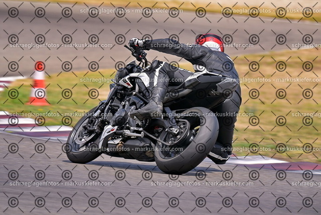 26bt05-1722 | markuskiefer.com - Realisiert mit Pictrs.com