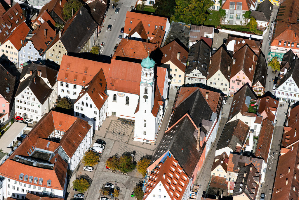 dr__0038614.jpg | MEMMINGEN 11.10.2019 Kirchengebäude der Evang.-Luth. Kirche St.Martin in Memmingen im Bundesland Bayern, Deutschland. // Church building of Evang.-Luth. Kirche St.Martin in Memmingen in the state Bavaria, Germany. Foto: Daniel Reiter
