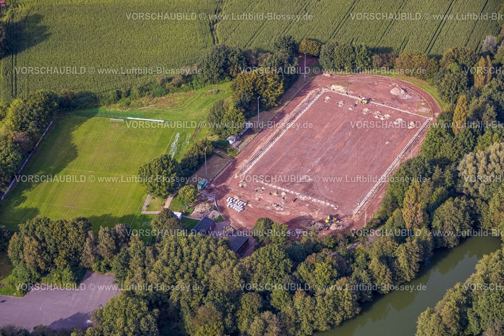 Dorsten230906039 | Luftbild, Baustelle mit Sanierung SuS Grün Weiß Barkenberg Sportplatz an der Gesamtschule, Barkenberg, Dorsten, Ruhrgebiet, Nordrhein-Westfalen, Deutschland