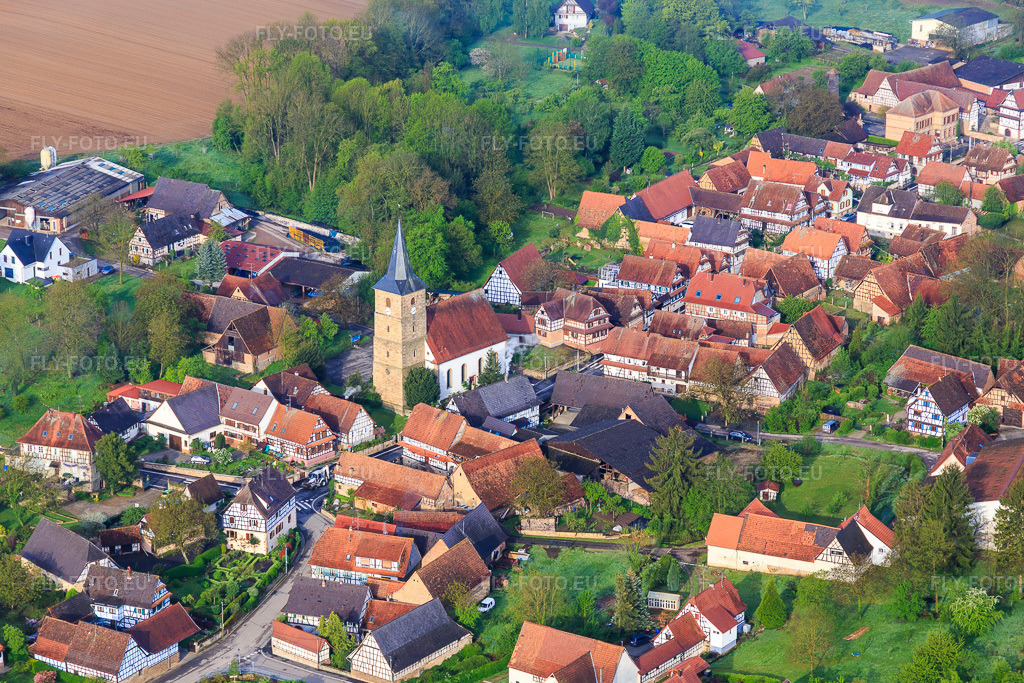 Vue aérienne: Église de Birlenbach à Drachenbronn-Birlenbach dans le département Bas Rhin, France – .Photo: IMG_113804.jpg prise le 29/04/2019 par Werner Riehm/FLY-FOTO.eu – Résolution de l'original: 5230 x 3486 px