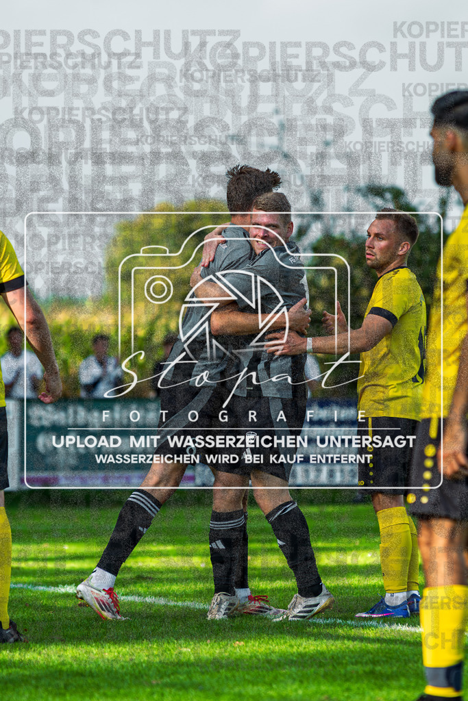 260920-FGFS-SVN-0037 | Jubel nach 4:1 Treffer v.l. Simon Twiefel (FG Fulde-Stellichte #8), Marlon Bargmann (FG Fulde-Stellichte #12);Kreisliga Herren HK - FG Fulde-Stellichte vs. SVN Buchholz am 20.09.2026 in Zentralstadion, Fulde - Realisiert mit Pictrs.com