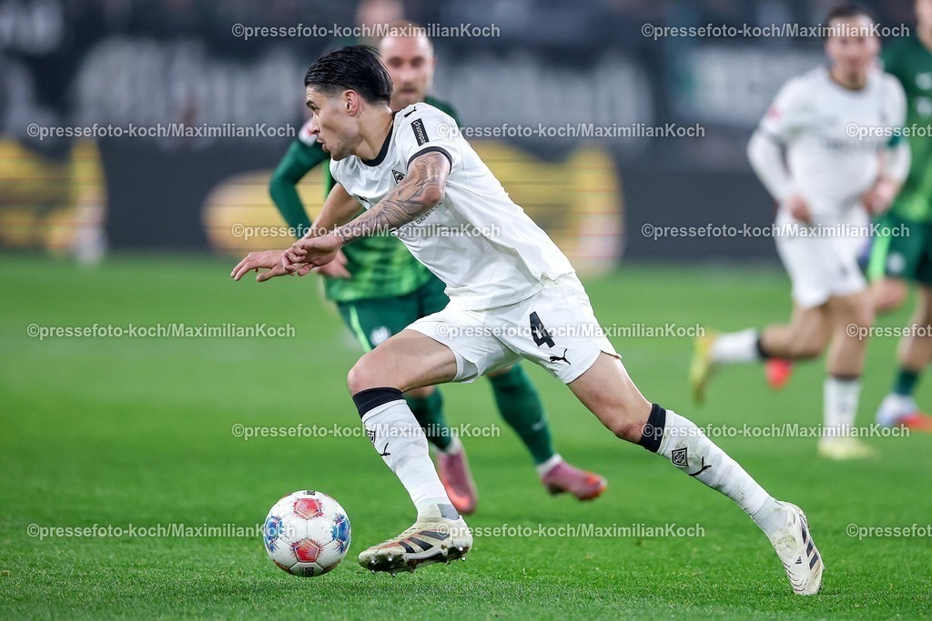 BMG13122502164 | 13.12.2025, Fußball, Borussia Mönchengladbach - VfL Wolfsburg, 1. Fußball Bundesliga, 14.Spieltag, Borussia-Park, Saison 2025 2026: Kevin Diks&nbsp;(Borussia Mönchengladbach #04)  DFB regulations prohibit any use of photographs as image sequences and or quasi-video.