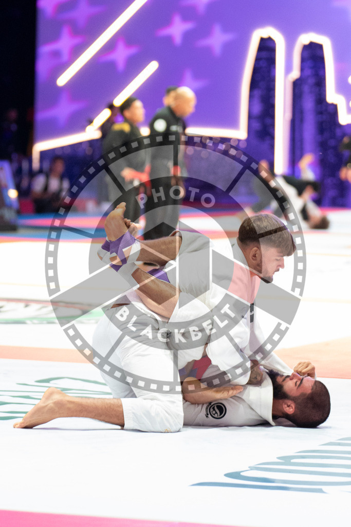 20231109PBB5176 | Fighters compete during the AJP World Professional Championship in the Mubadala Arena in Abu Dhabi, Arab United Emirates, on November 9, 2023.