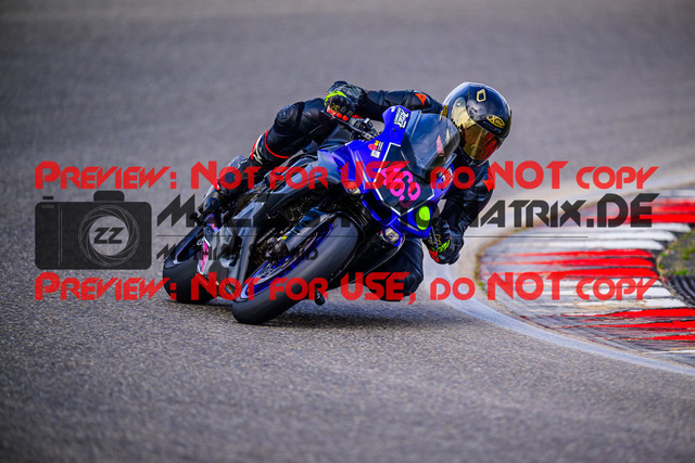 MaZZes_FotoMatrix_240910_6007705_7199 | WEISS