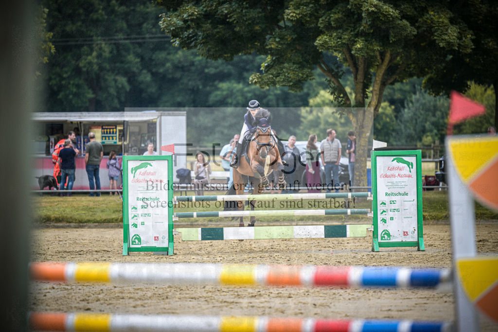 DOS_2406 | Entdecke hochwertige Reitturnierfotos von Foto Oger. Professionell, emotional und authentisch – jetzt Lieblingsmomente im Shop bestellen.Deutschlandweite Turnierfotografie. - Realisiert mit Pictrs.com