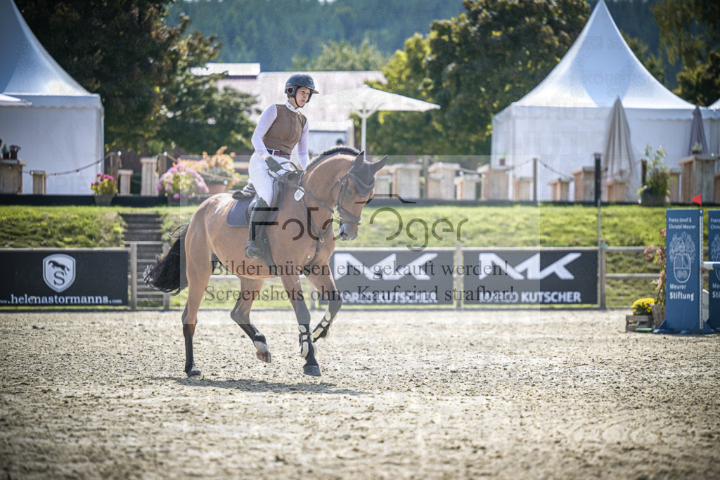 DOS_8567 | Entdecke hochwertige Reitturnierfotos von Foto Oger. Professionell, emotional und authentisch – jetzt Lieblingsmomente im Shop bestellen.Deutschlandweite Turnierfotografie. - Realisiert mit Pictrs.com