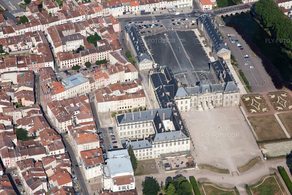 Aerial view: View of the town in Lunéville in the state Meurthe et Moselle, France. – Photo: IMG_083175.jpg taken on 07/11/2015 by Werner Riehm/FLY-FOTO.com – Resolution of the original: 5472 x 3648 px