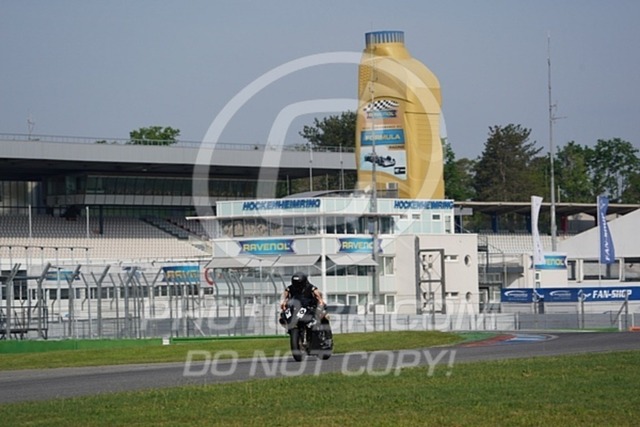 2022_05_10_PBK_31231 | Sportfotografie; SlowMotion; Video; Rennstrecke; Hafeneger; Speer; Racing; RSE; BMW; CBO; Trackday; Motorsportarena; Hockenheimring; Brno; Most; Barcelona; Valencia
